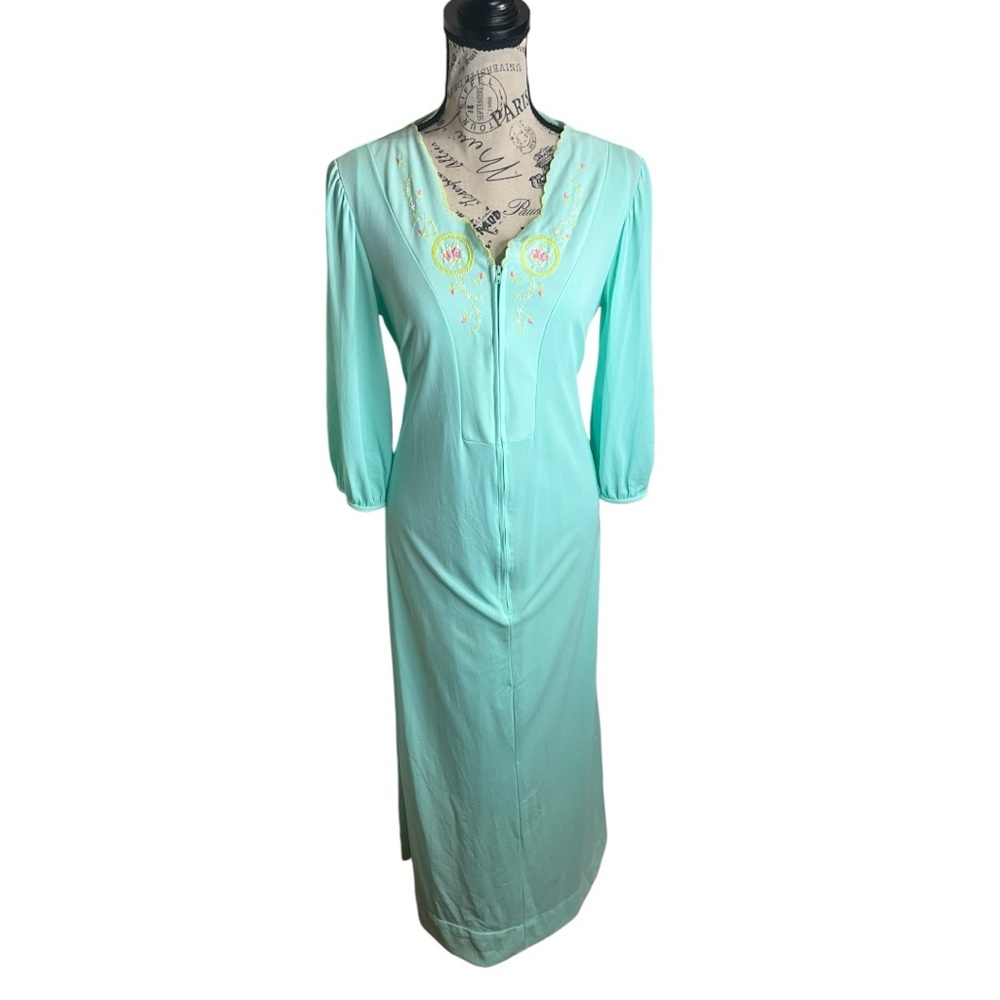 Vintage Nightgown and Robe Set - Picture 8 of 16